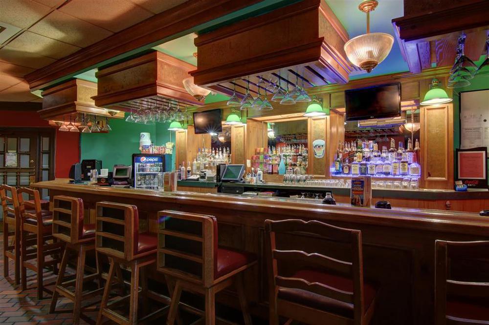 Ramada By Wyndham Macon Hotel Restaurant billede