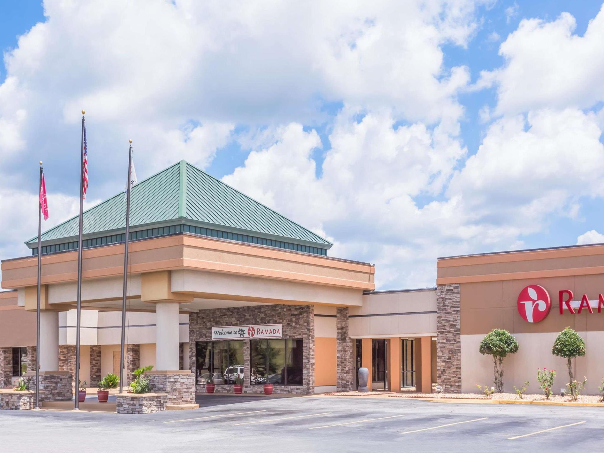 Ramada By Wyndham Macon Hotel Eksteriør billede
