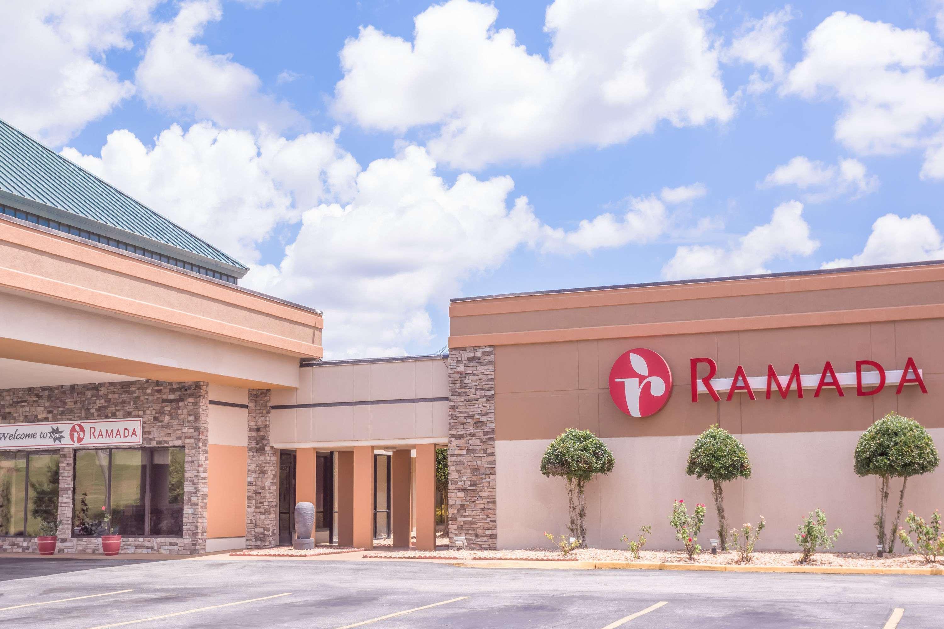 Ramada By Wyndham Macon Hotel Eksteriør billede