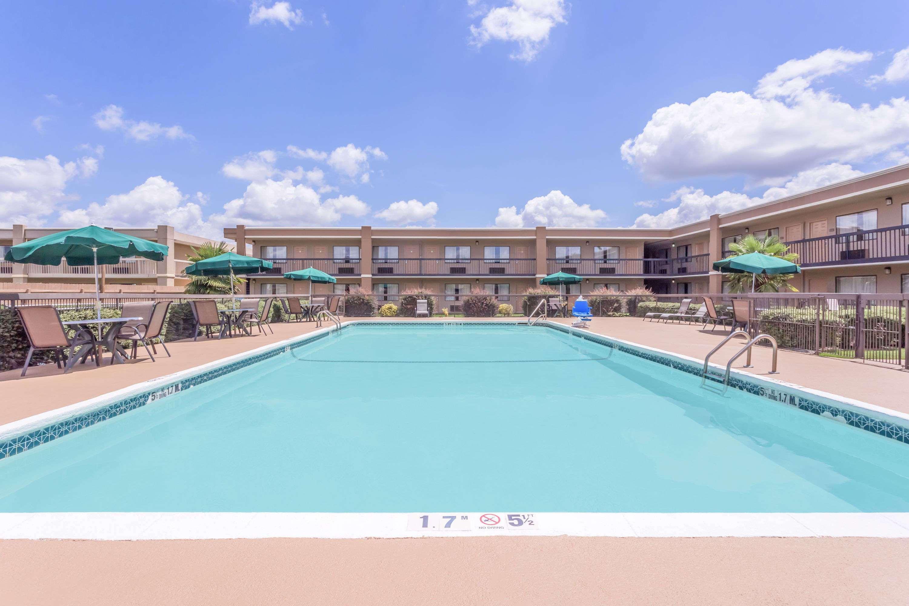 Ramada By Wyndham Macon Hotel Eksteriør billede
