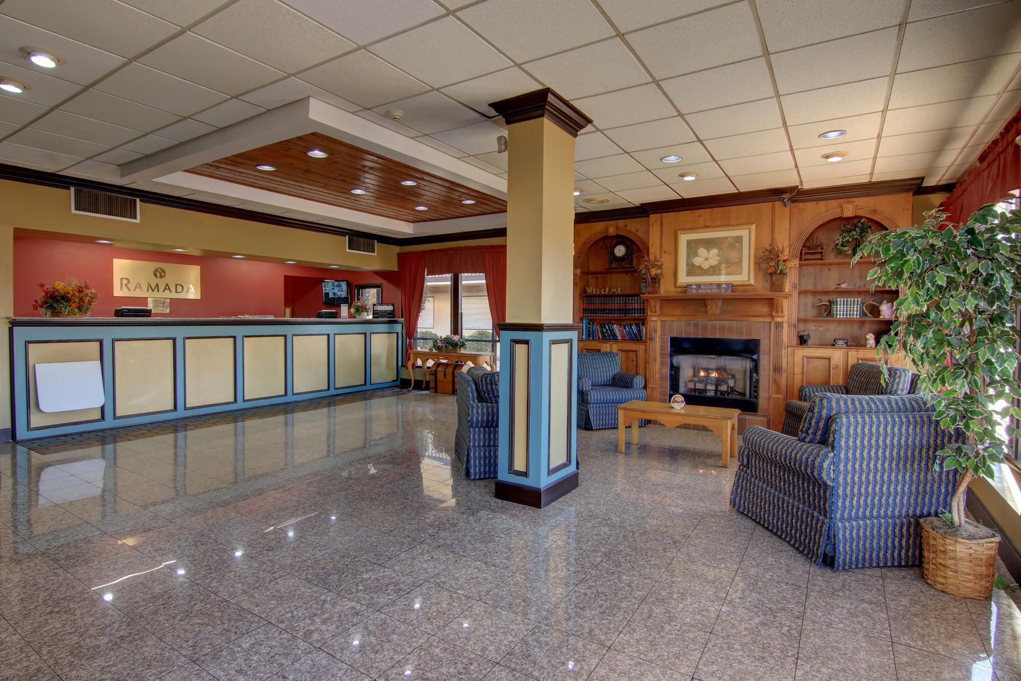 Ramada By Wyndham Macon Hotel Eksteriør billede